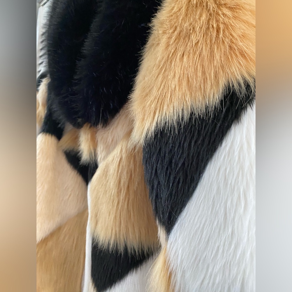 Geometric Patterned Fur Coat 1X - Picture 10 of 12